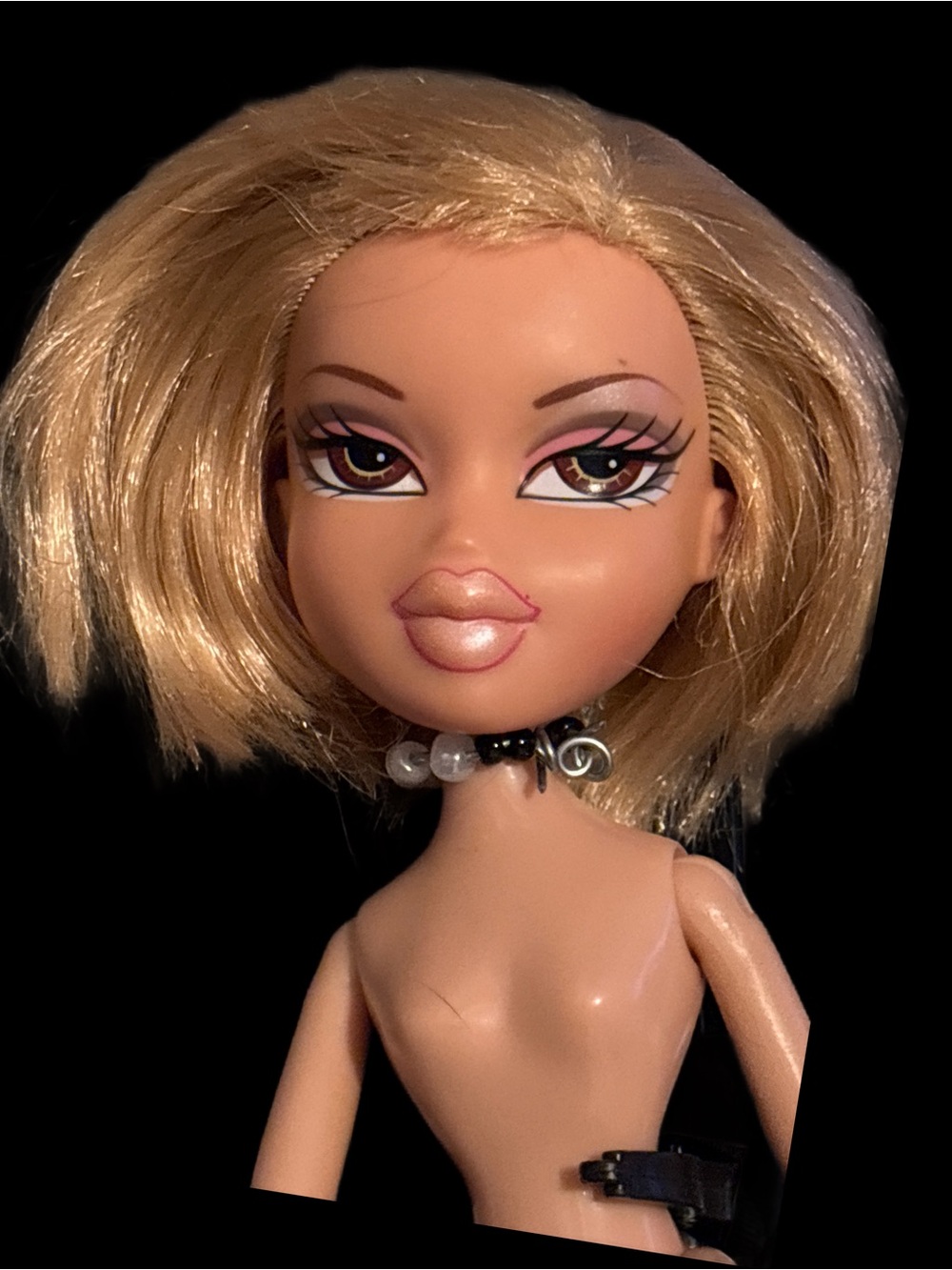 2001 Bratz Original Chloe Blonde Fashion Doll with Pink Makeup - Picture 5 of 13